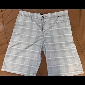 Men’s Hurley Guam Hybrid walk shorts! Size 33, grey plaid!